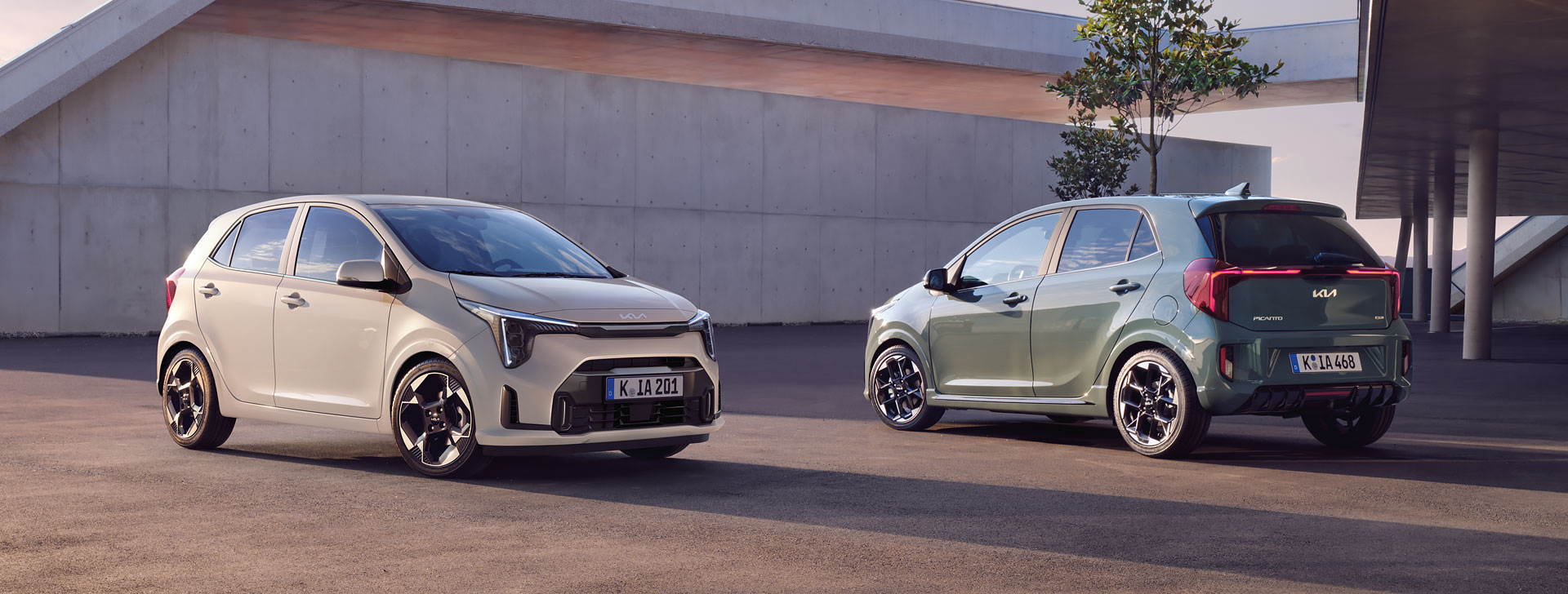 Kia Picanto vor einem Gebäude